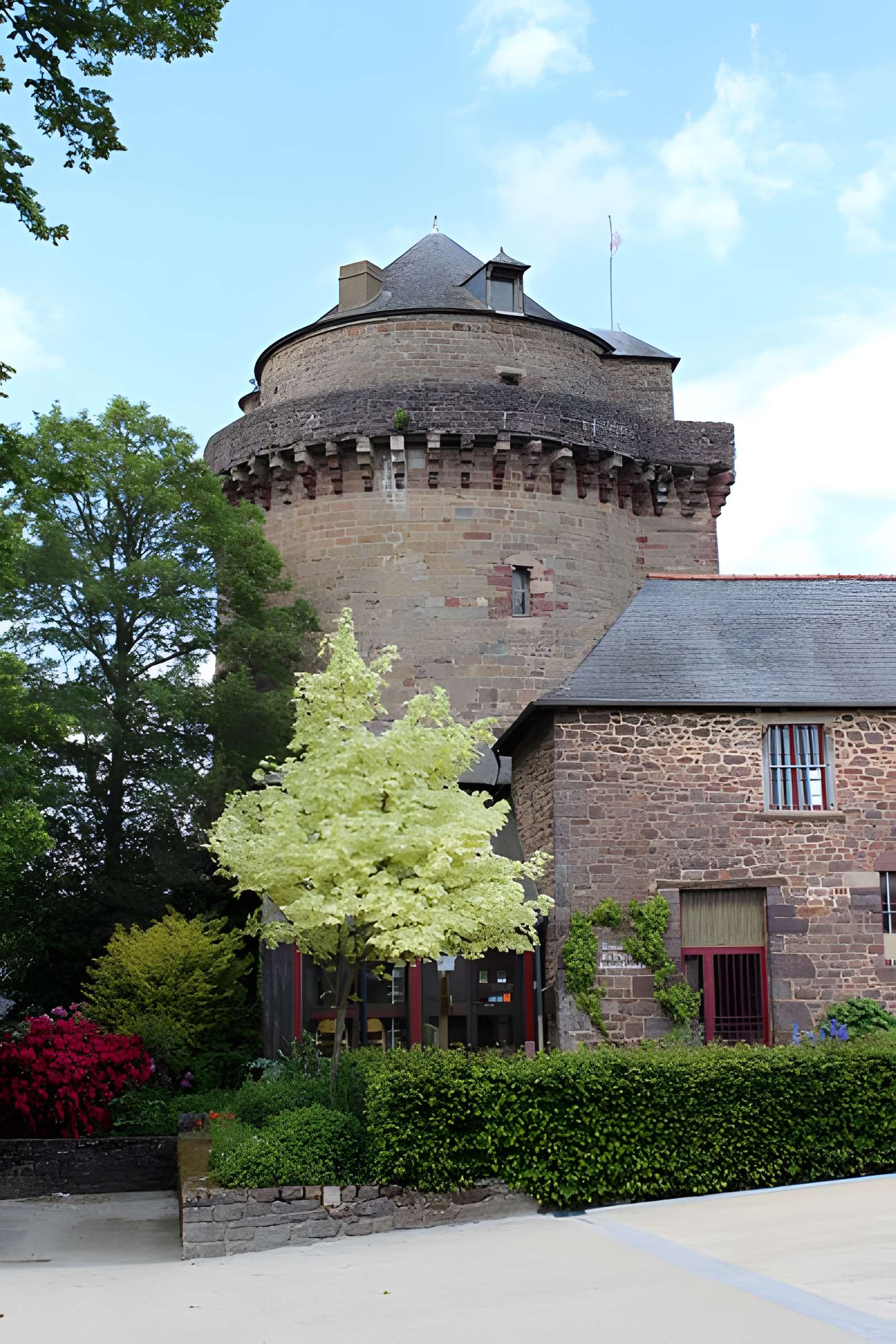 Tour du château ou ancien donjon (ancienne prison)