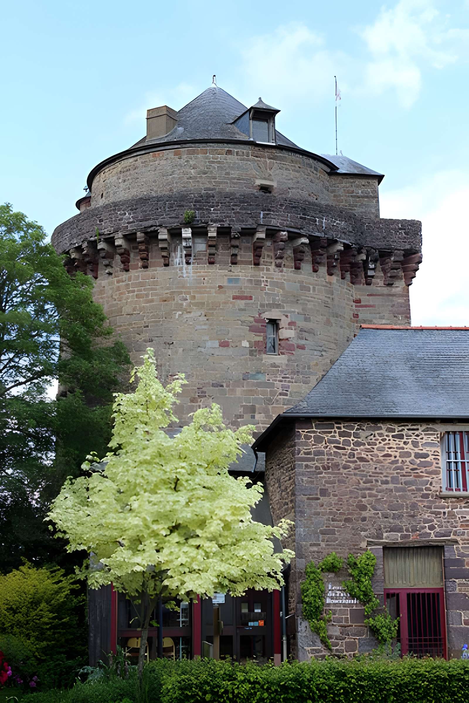 Tour du château ou ancien donjon (ancienne prison)