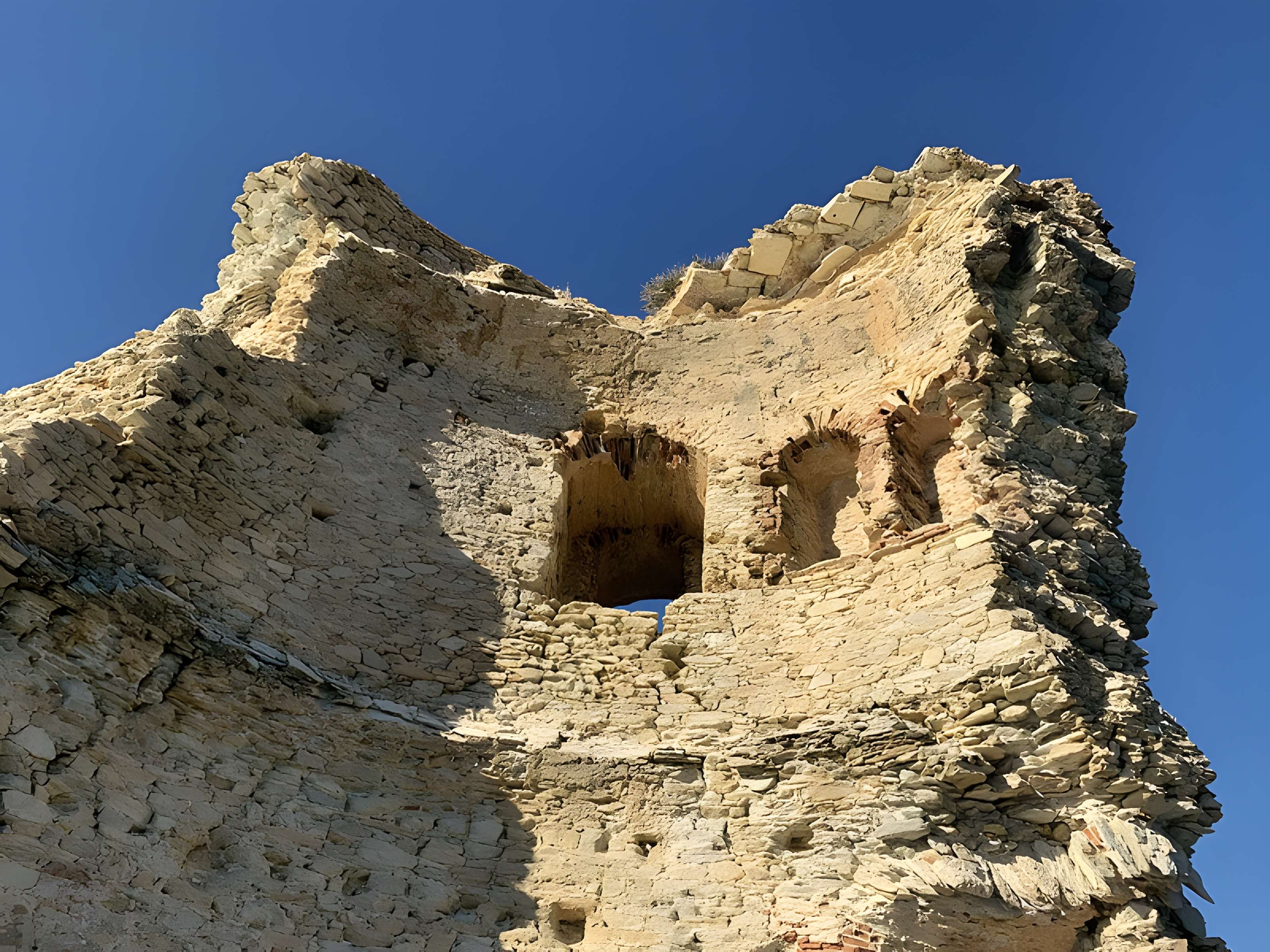 Ruines de la tour de la Mortella