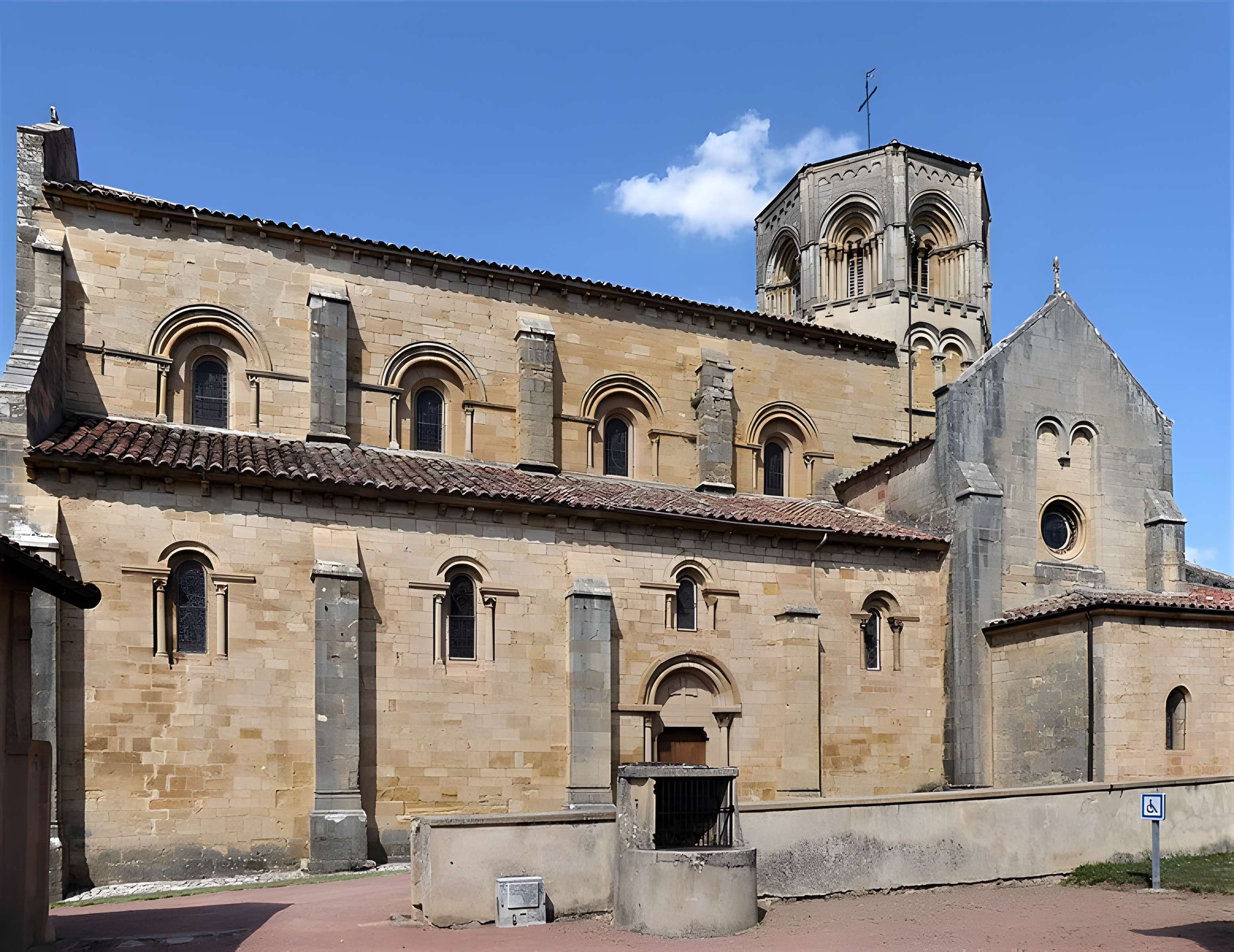 Collégiale Saint-Hilaire de Semur-en-Brionnais