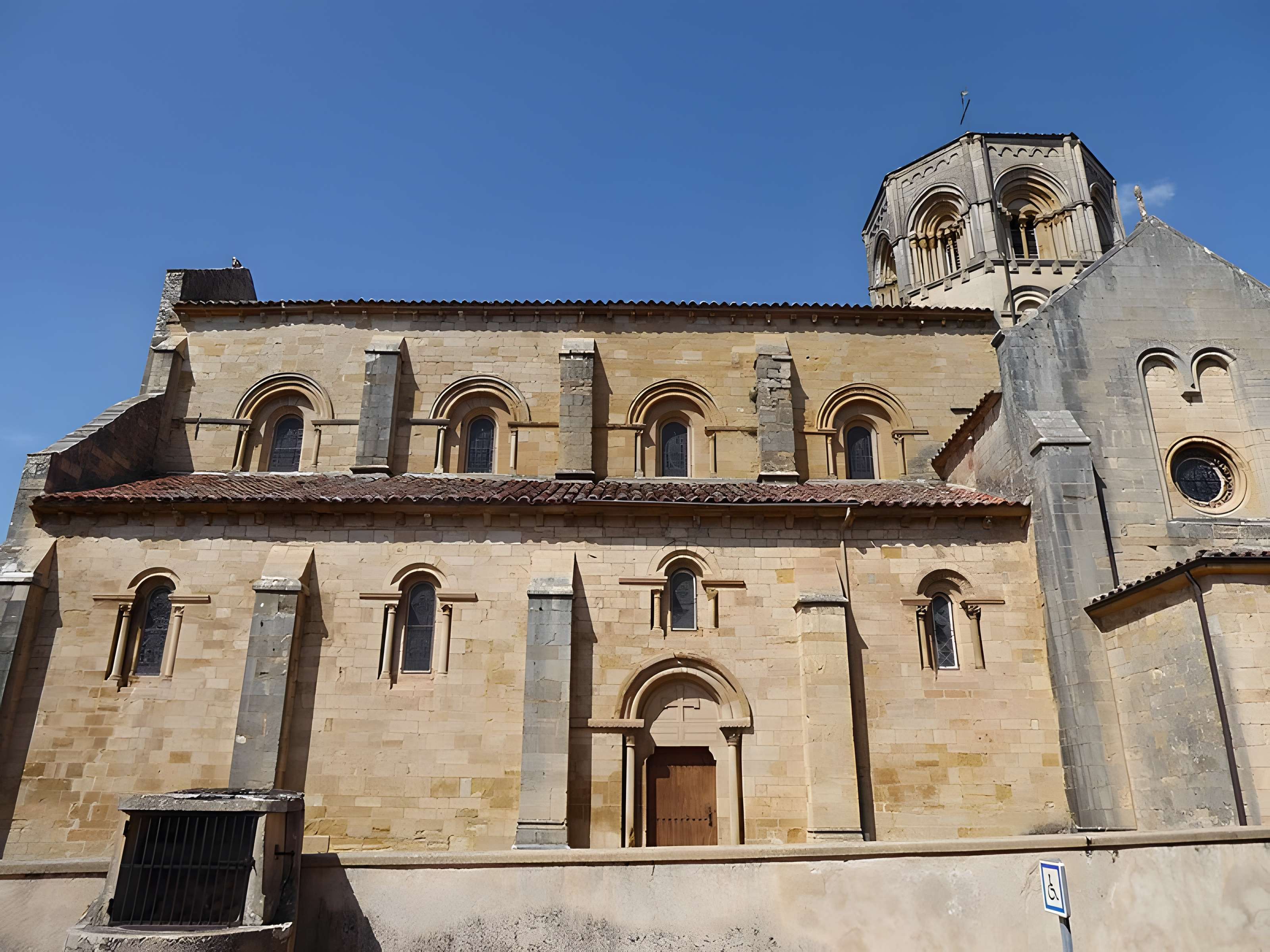 Collégiale Saint-Hilaire de Semur-en-Brionnais