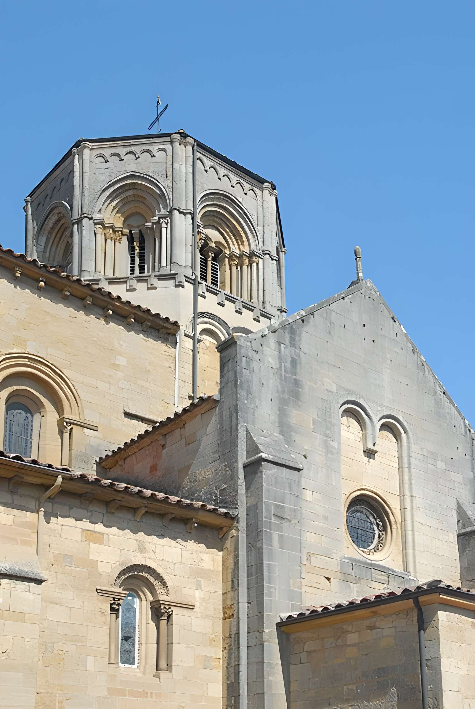 Collégiale Saint-Hilaire de Semur-en-Brionnais