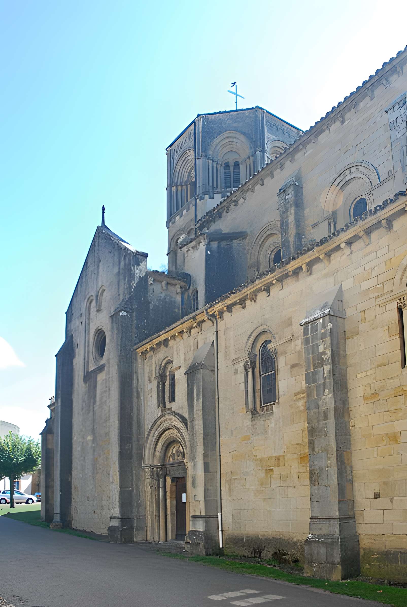 Collégiale Saint-Hilaire de Semur-en-Brionnais
