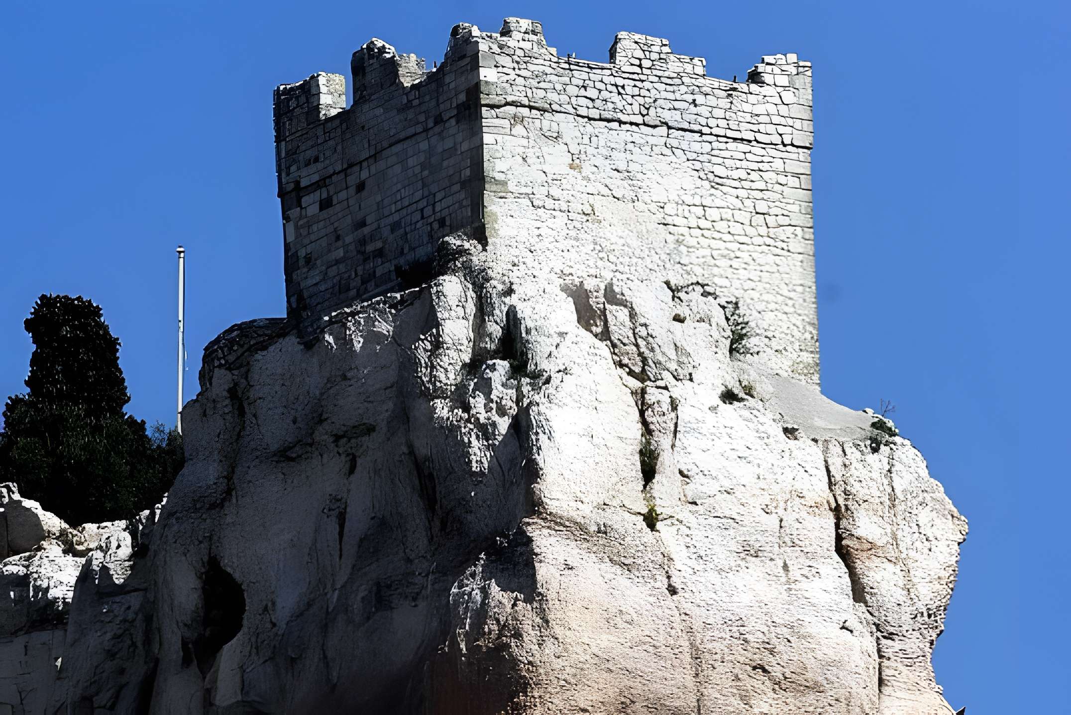 Tour sarrasine de Vitrolles 