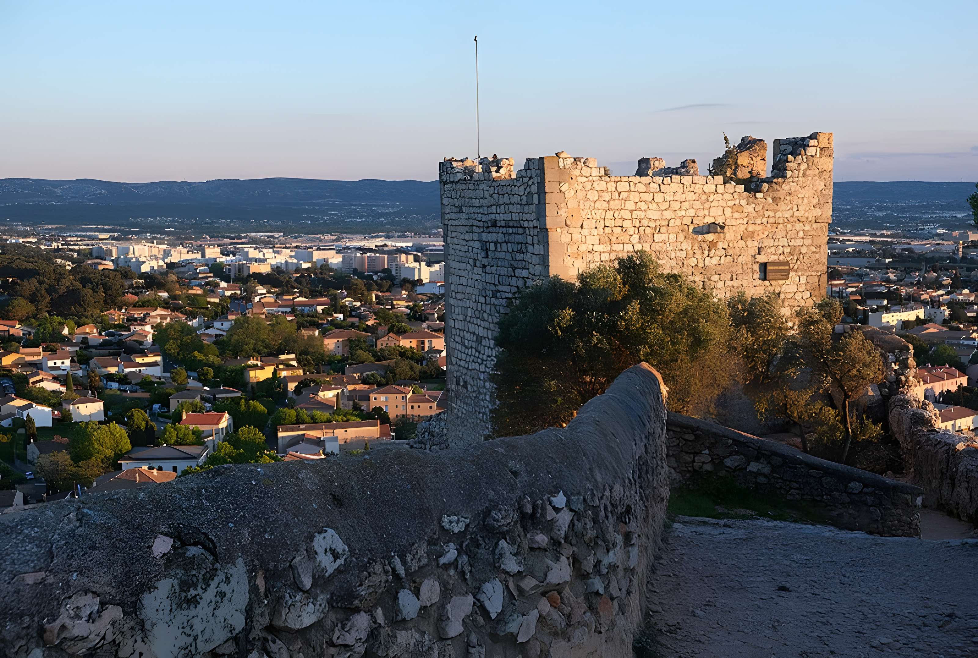Tour sarrasine de Vitrolles