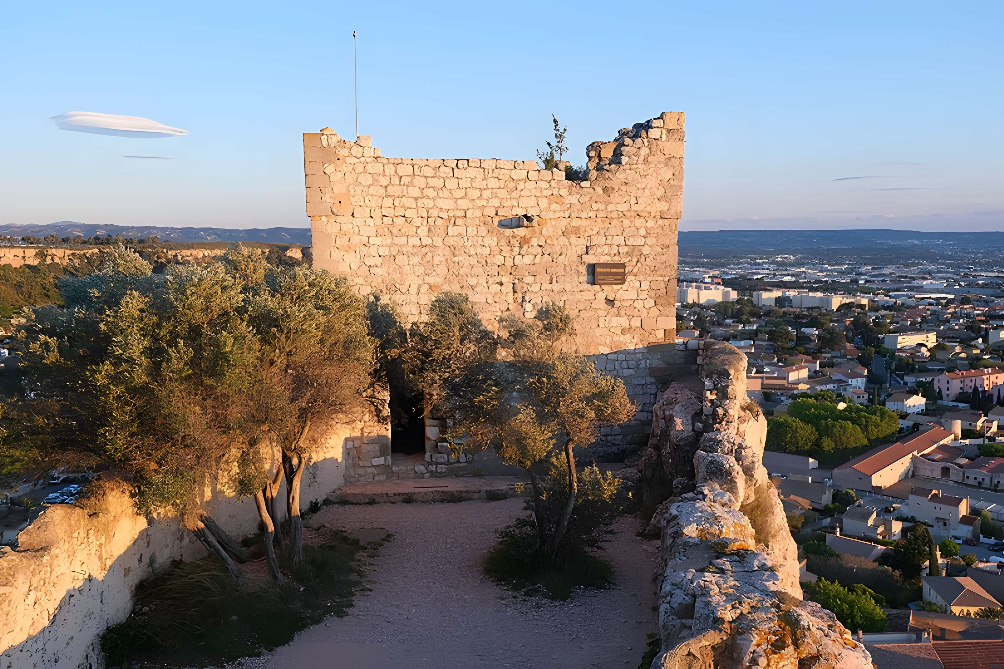 Tour sarrasine de Vitrolles