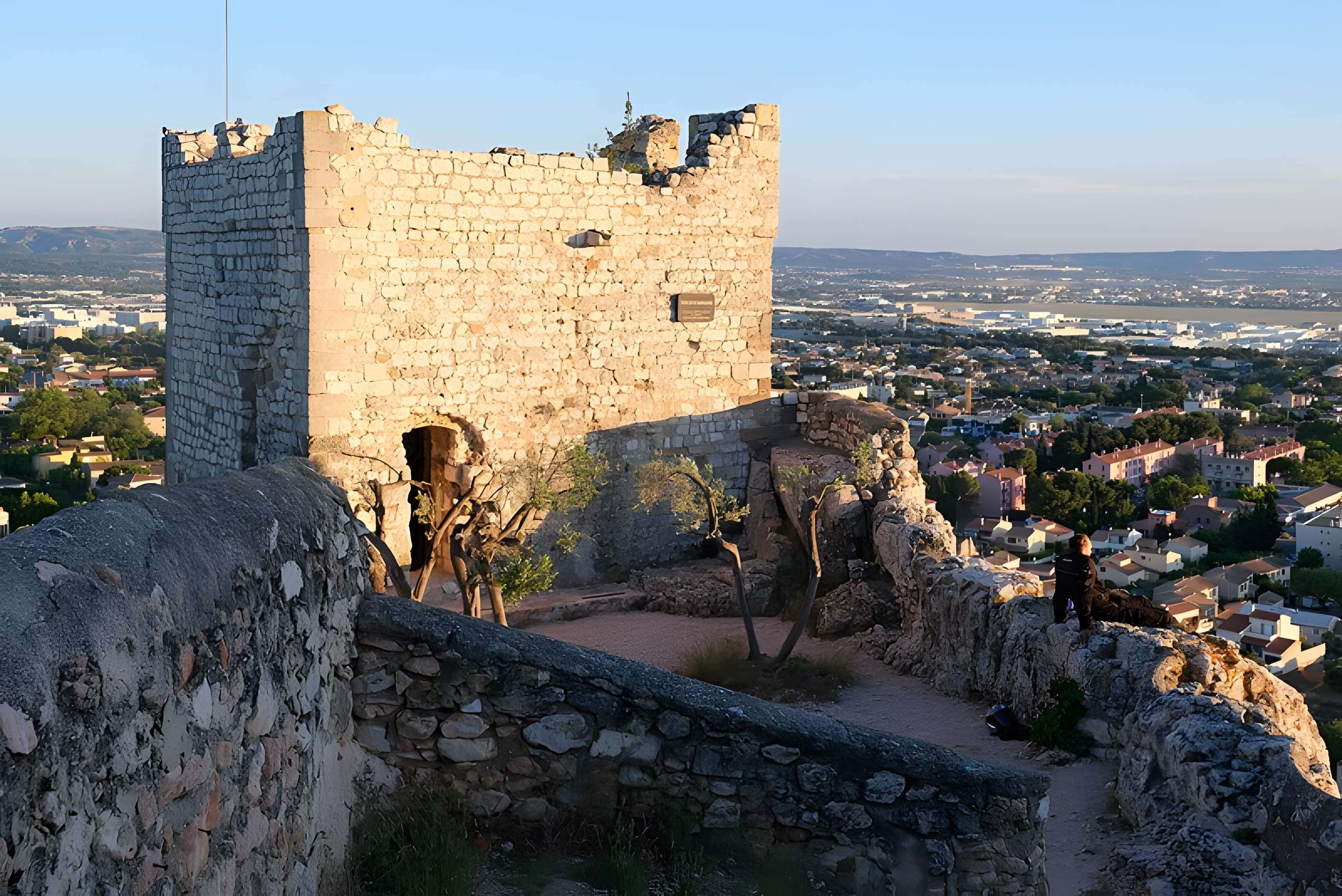 Tour sarrasine de Vitrolles