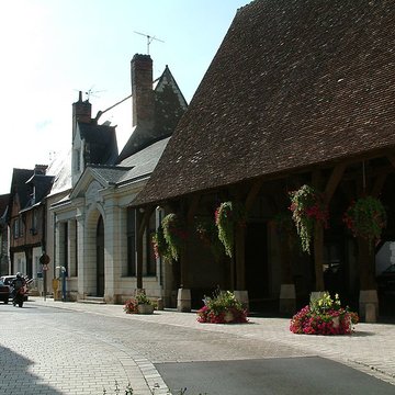 Vieille halle de Luynes