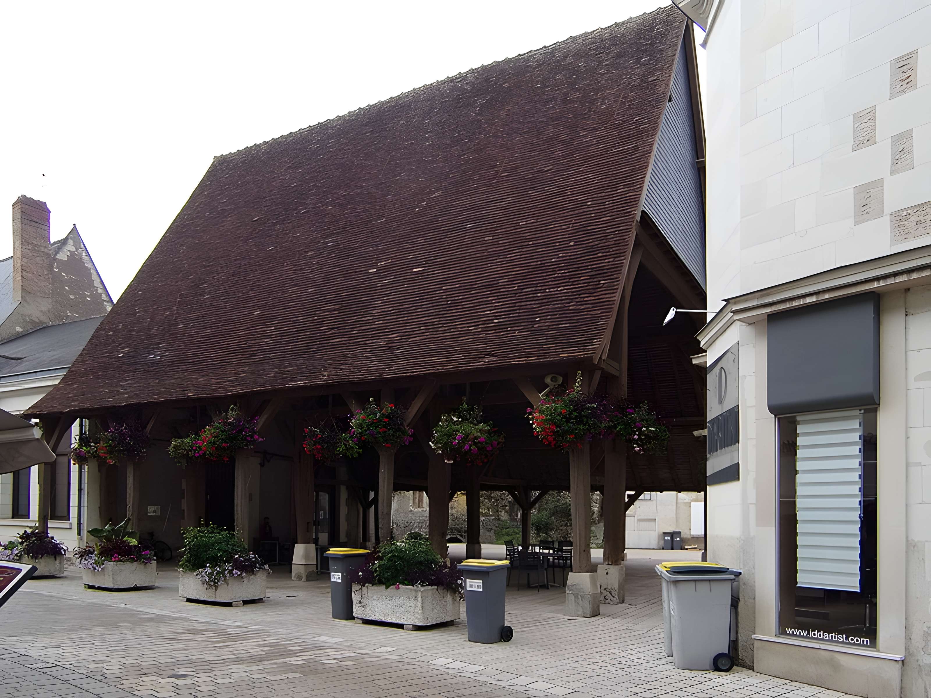 Vieille halle de Luynes