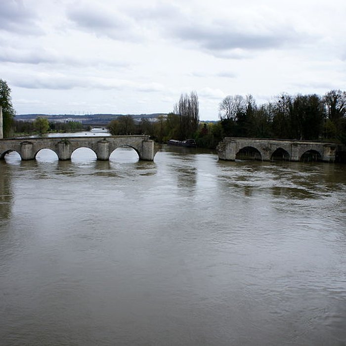 Photo de Vieux pont de Limay également sur commune de Mantes-la-Jolie