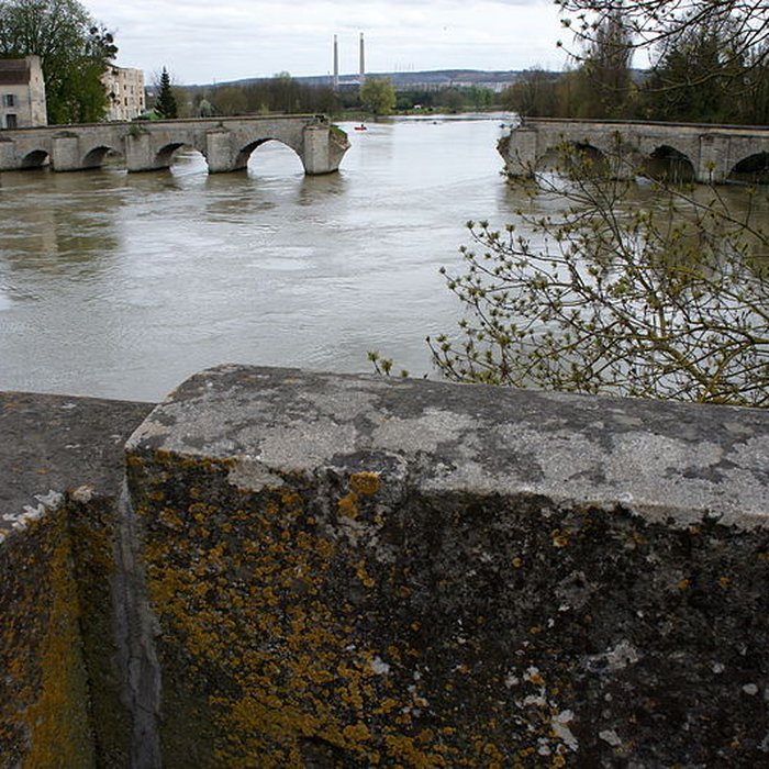 Photo de Vieux pont de Limay également sur commune de Mantes-la-Jolie