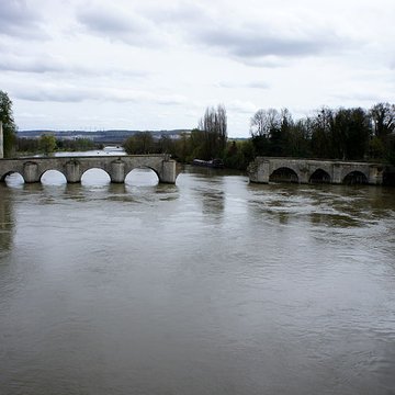 Vieux pont de Limay également sur commune de Mantes-la-Jolie