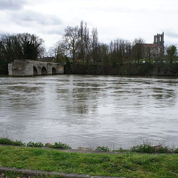 Vieux pont de Limay également sur commune de Mantes-la-Jolie