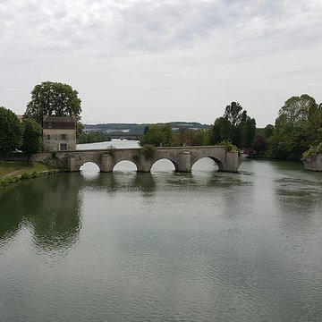 Vieux pont de Limay également sur commune de Mantes-la-Jolie