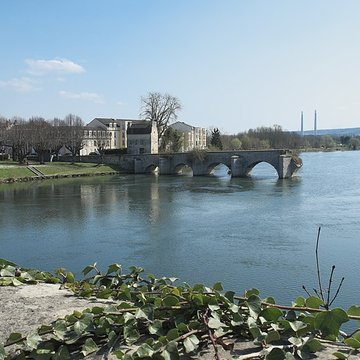 Vieux pont de Limay également sur commune de Mantes-la-Jolie