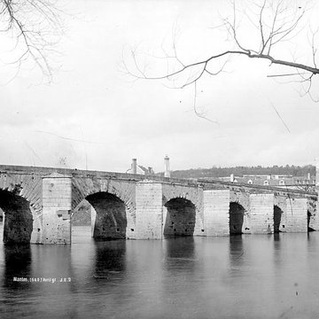 Vieux pont de Limay également sur commune de Mantes-la-Jolie