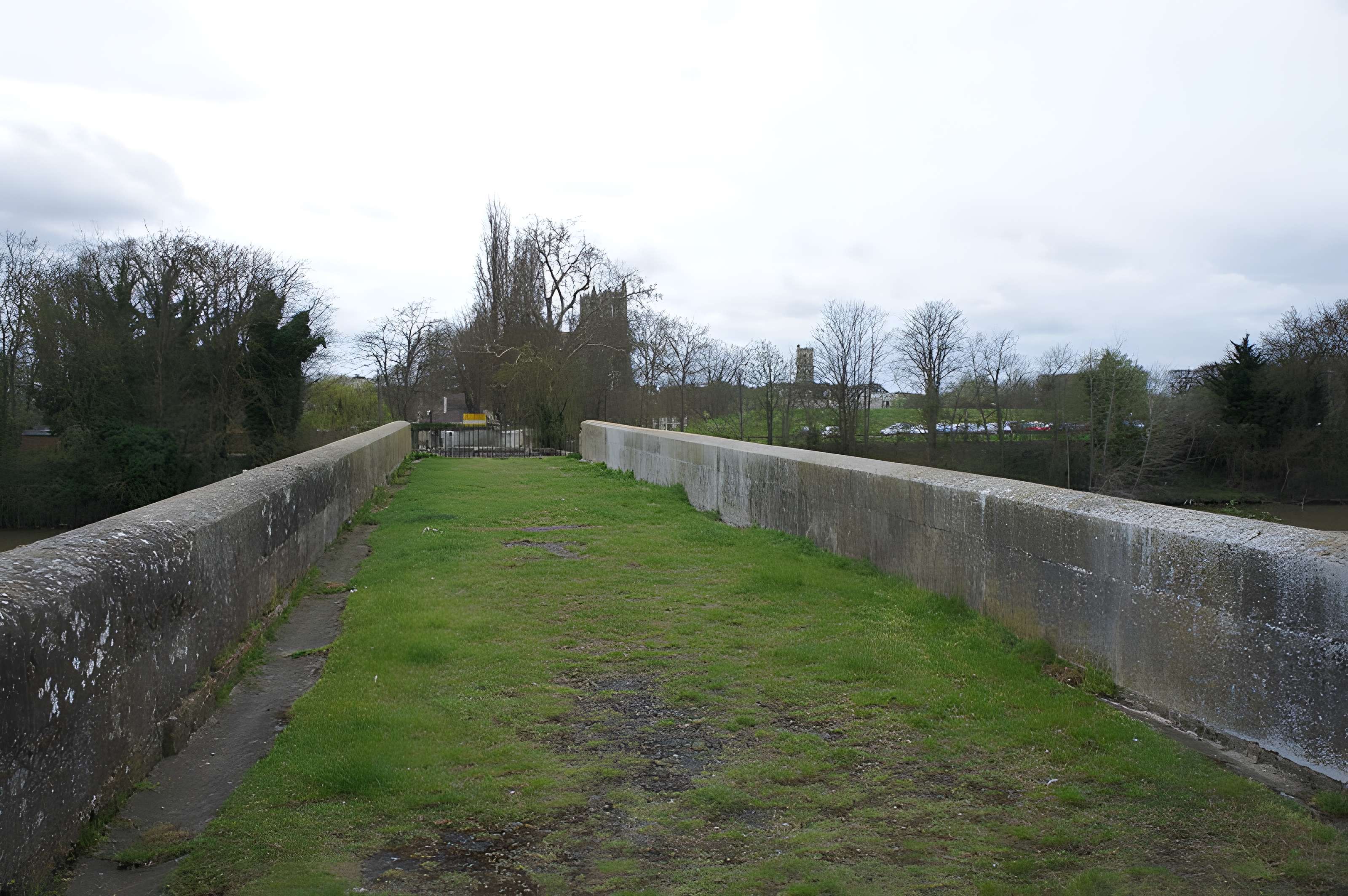 Vieux pont de Limay (également sur commune de Mantes-la-Jolie)