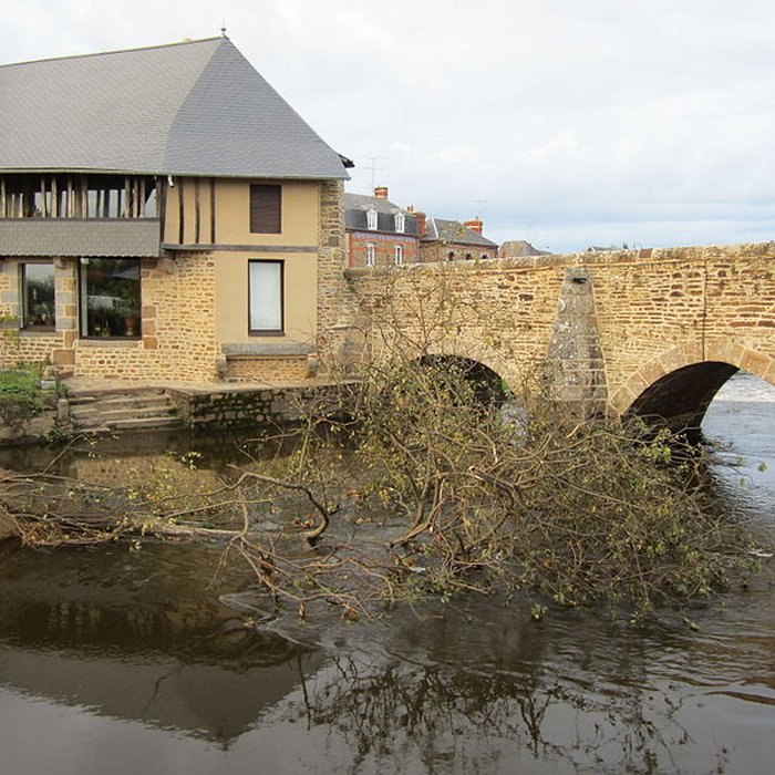 Photo de Vieux pont sur la Selune également sur commune de Poilley