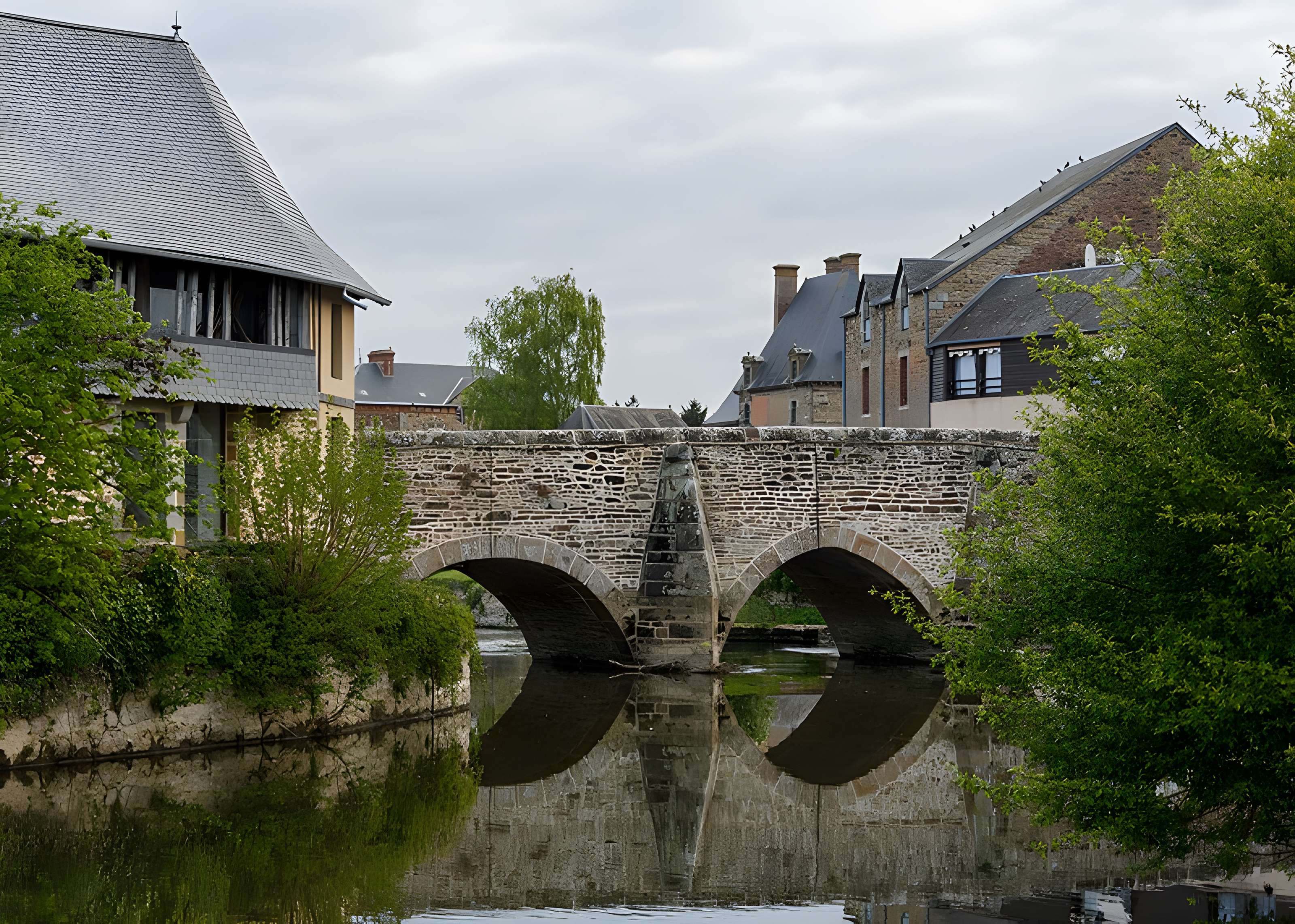 Vieux pont de Poilley