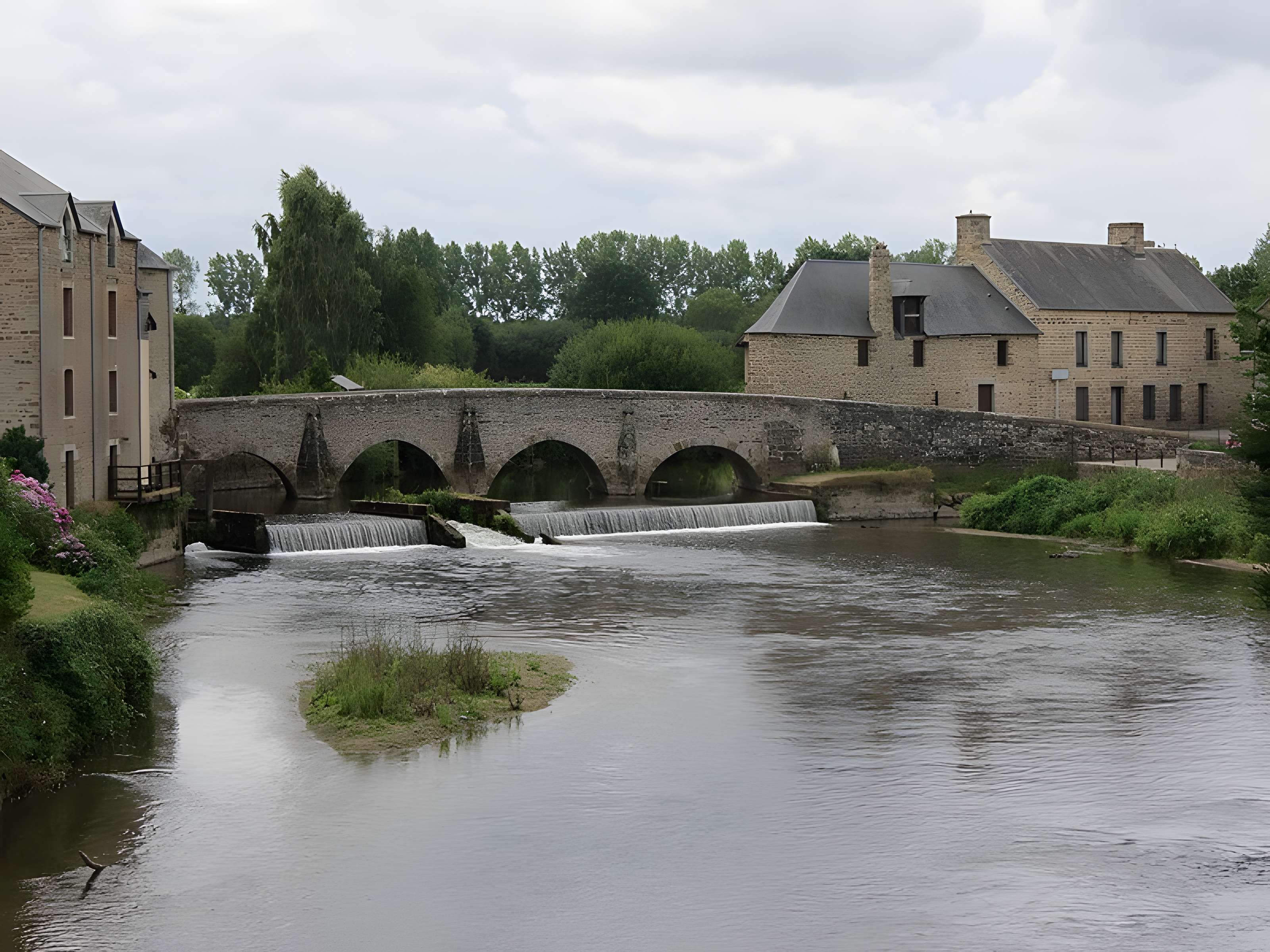 Vieux pont de Poilley