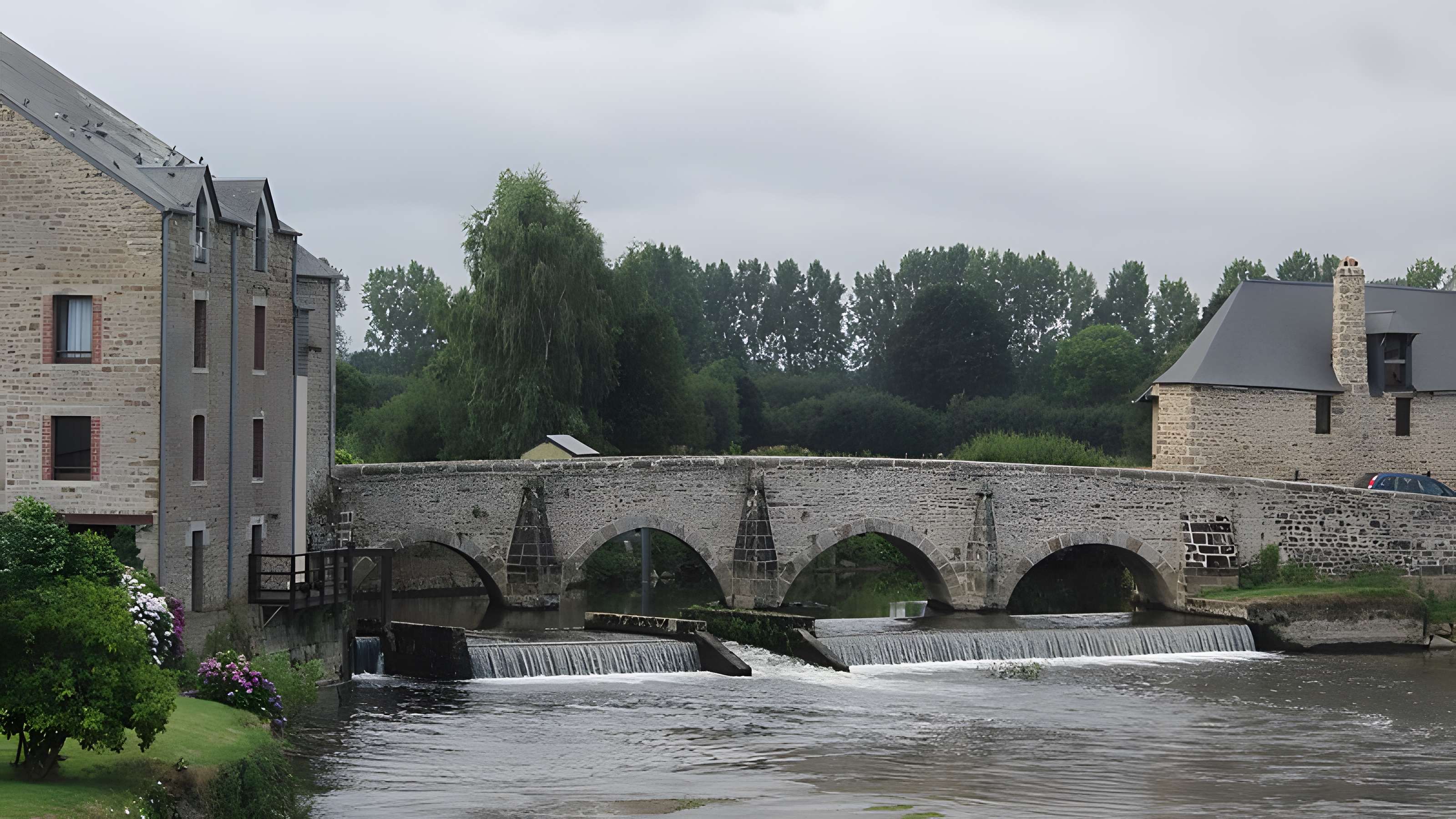 Vieux pont de Poilley