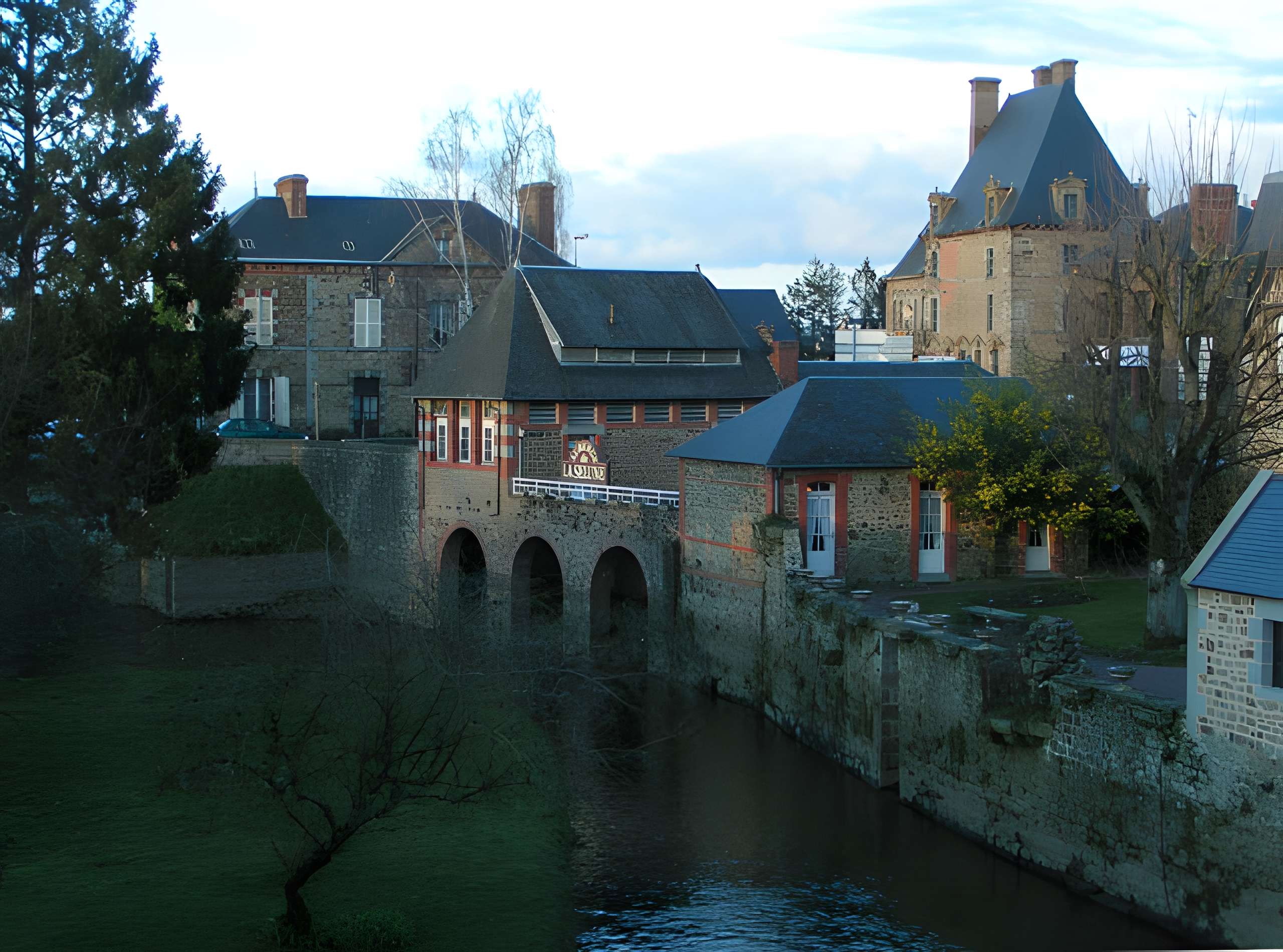 Vieux pont de Poilley