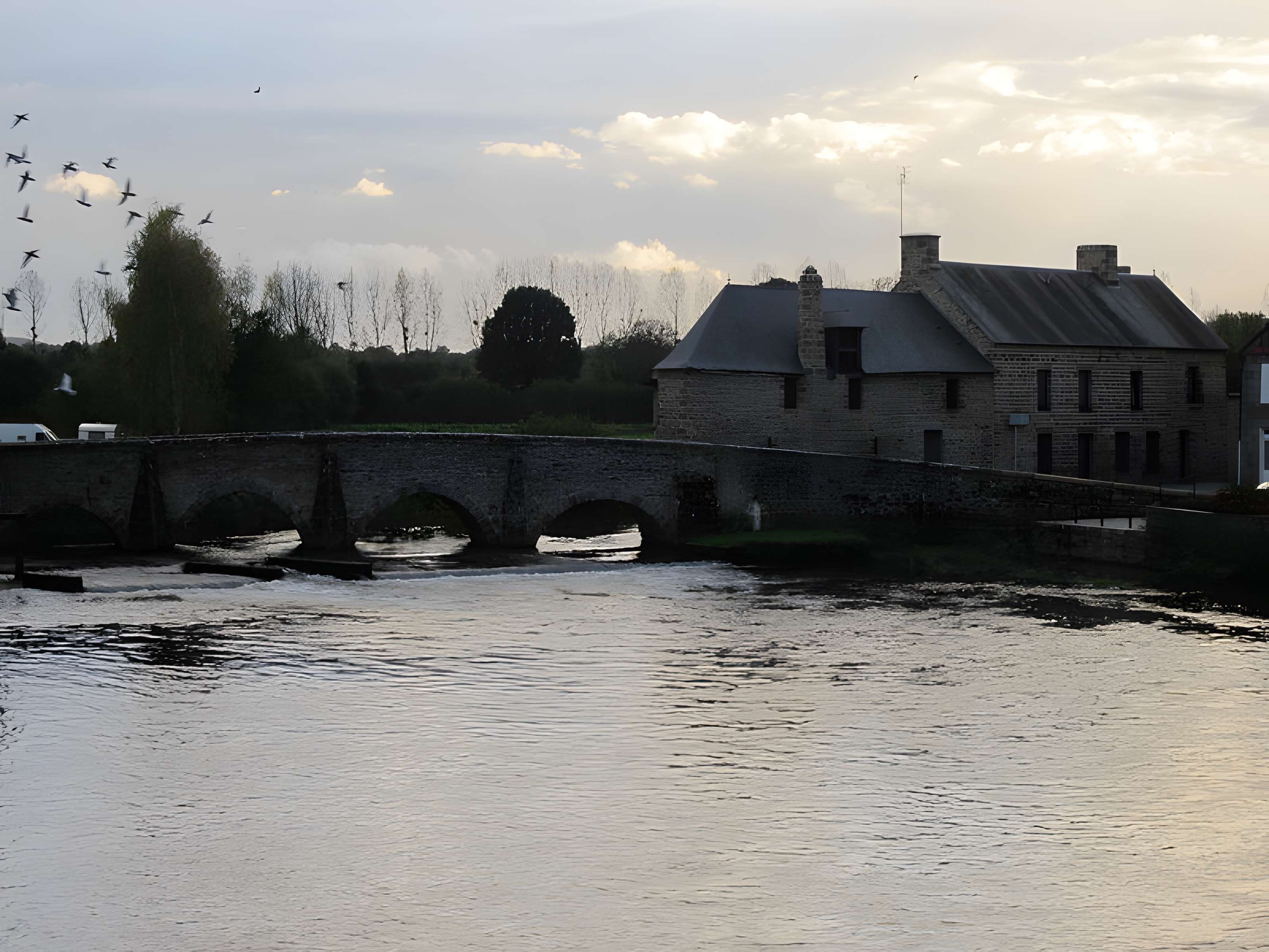 Vieux pont de Poilley