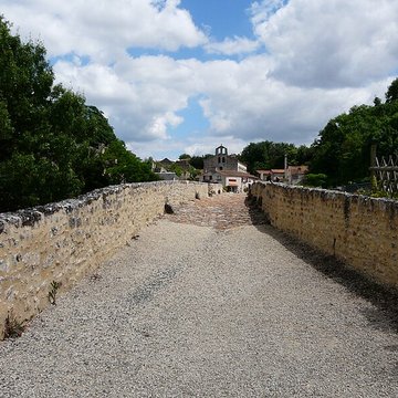 Vieux pont de Saint-Généroux