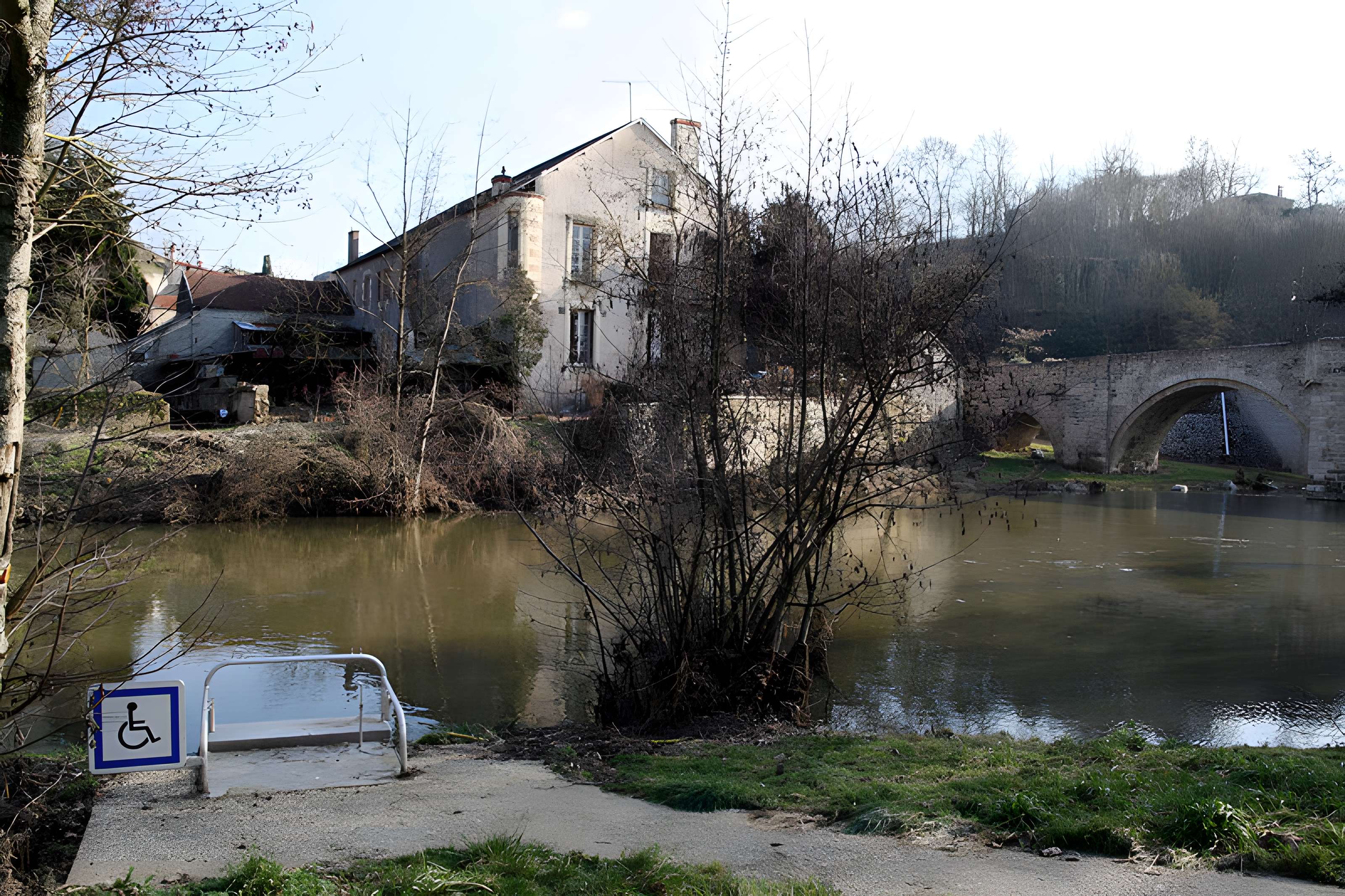 Vieux pont de Saint-Généroux