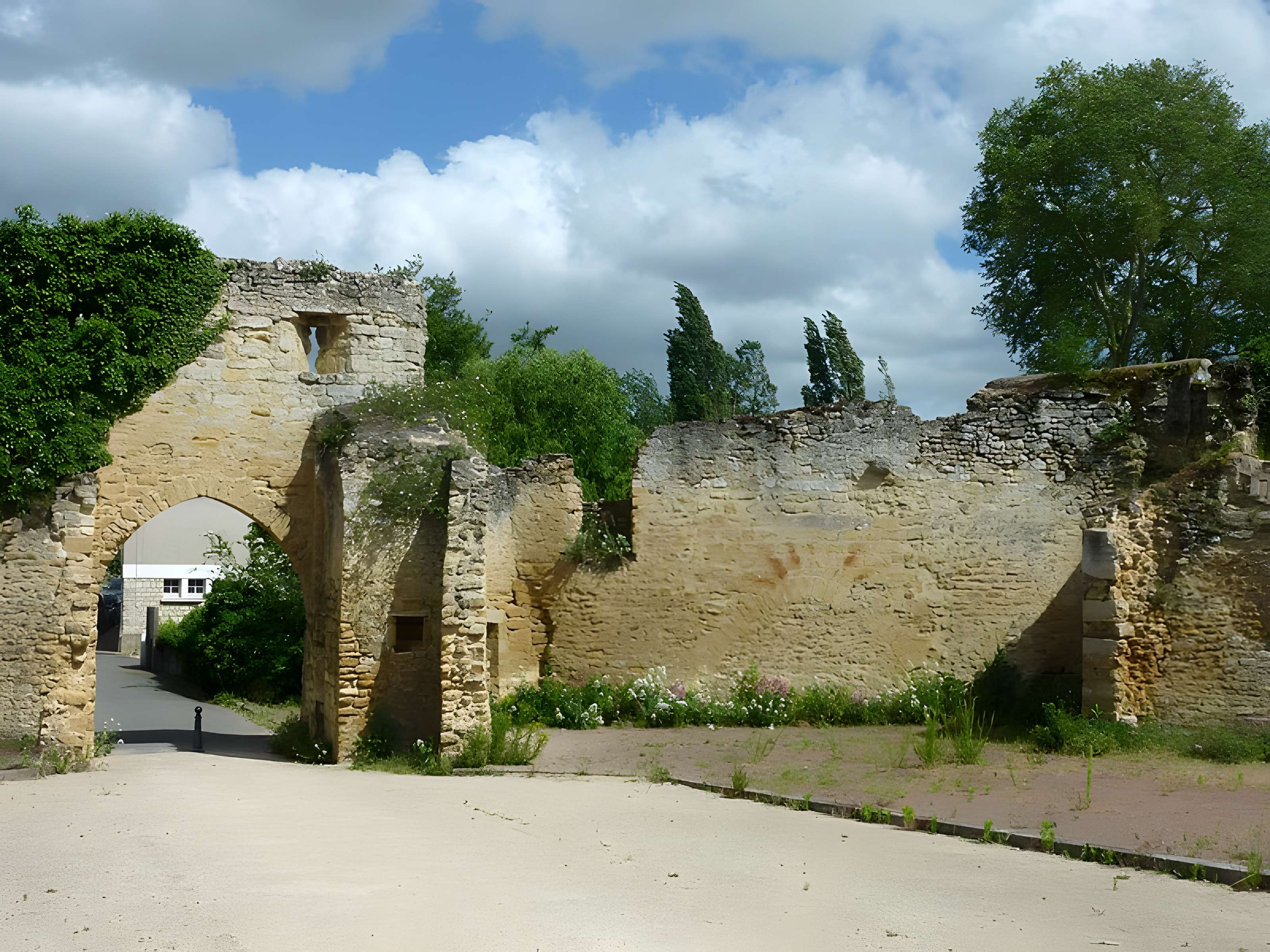 Vieux Pont et poterne de Thouars