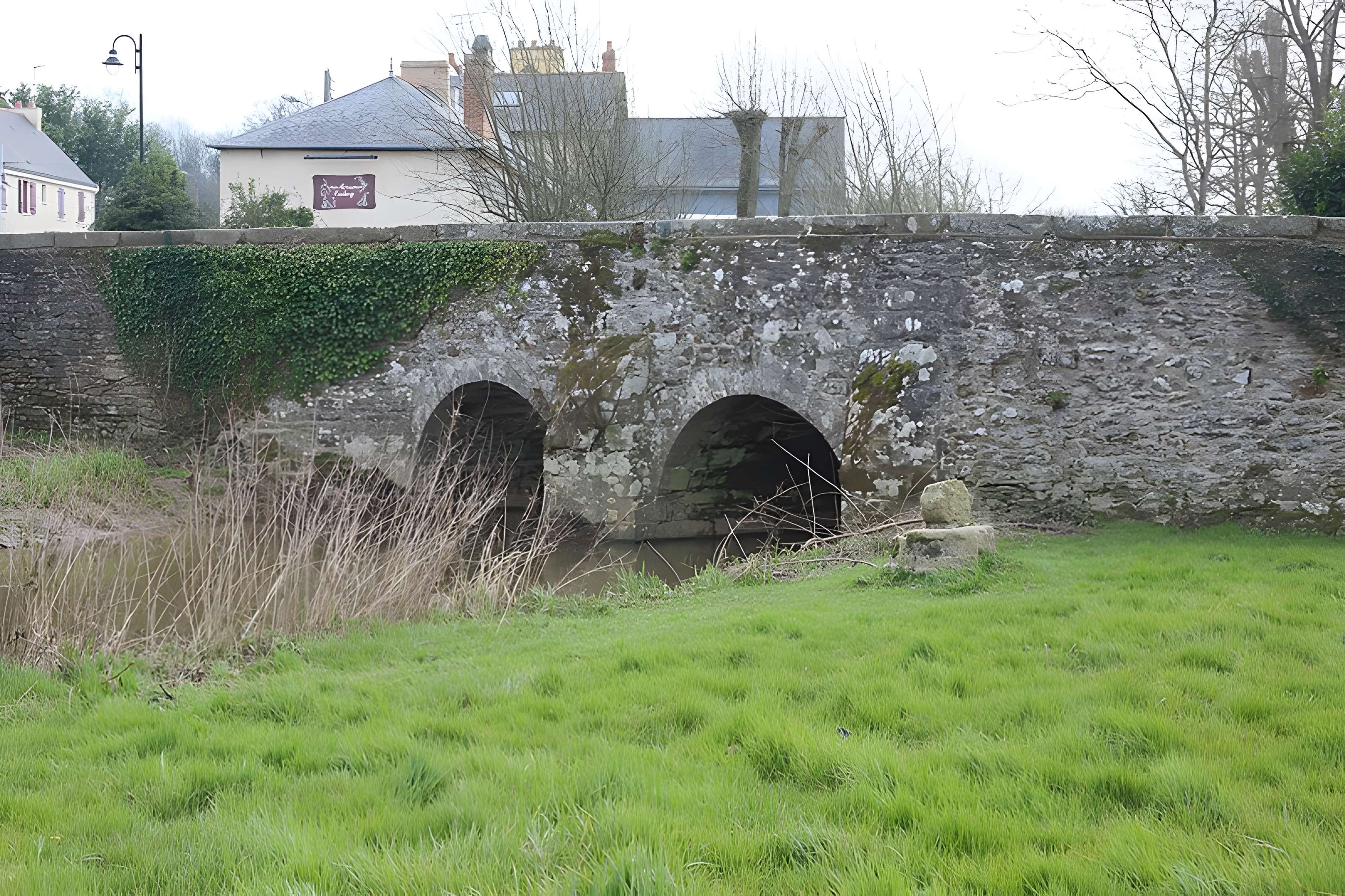 Vieux pont sur la Flume de Pacé