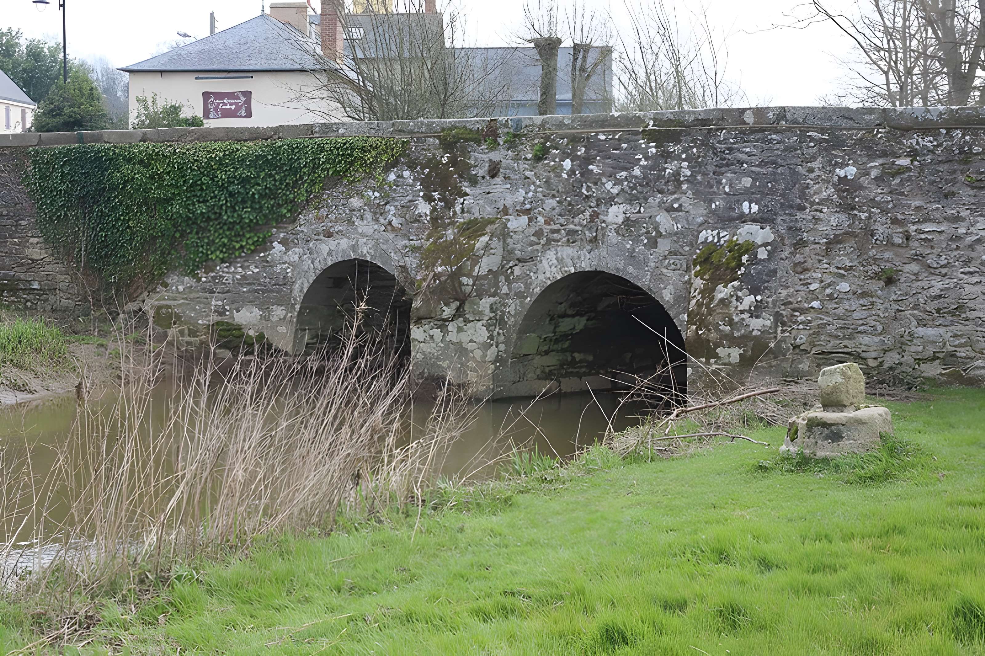 Vieux pont sur la Flume de Pacé