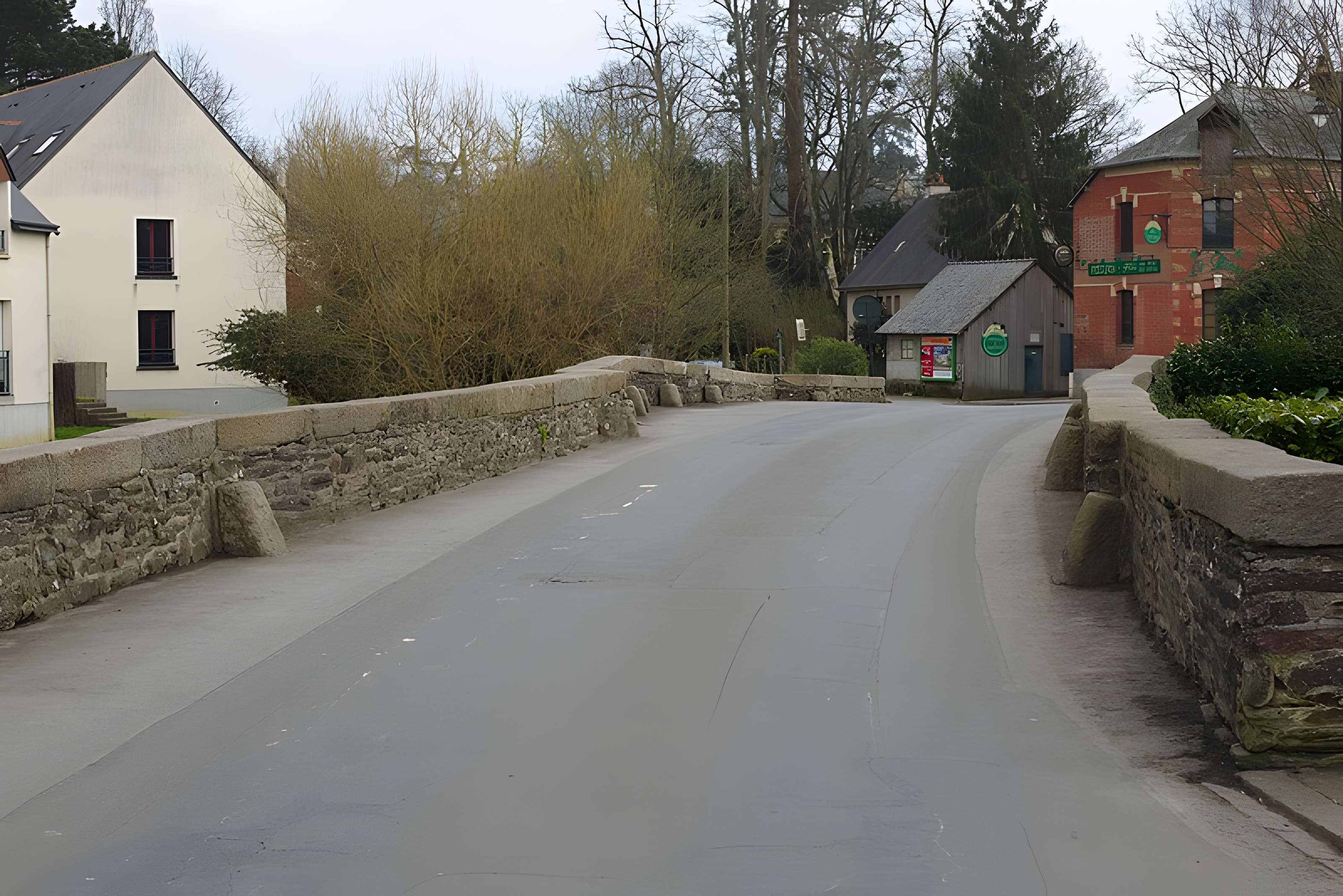 Vieux pont sur la Flume de Pacé