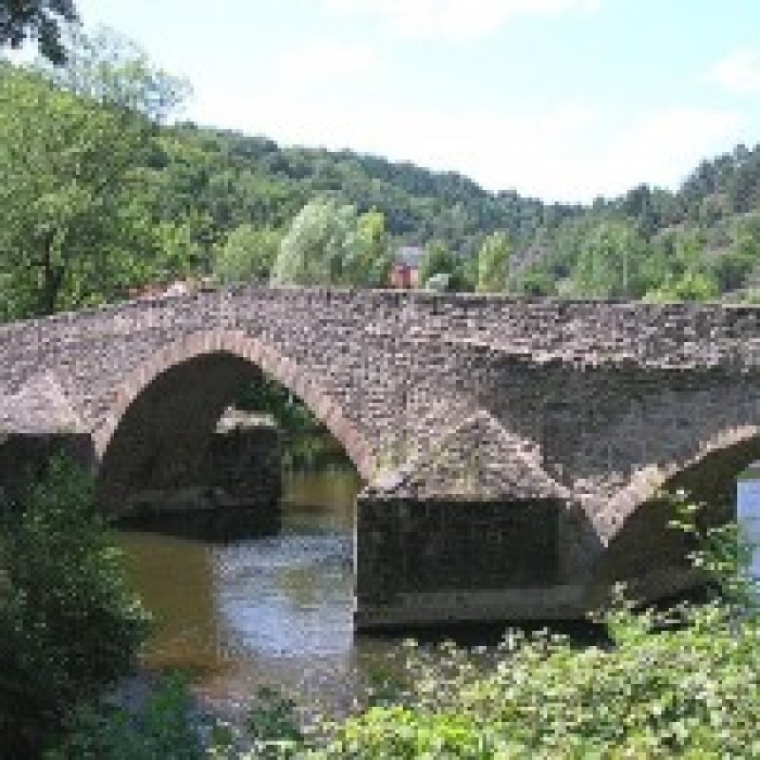 Photo de Vieux pont sur la Sioule à Menat