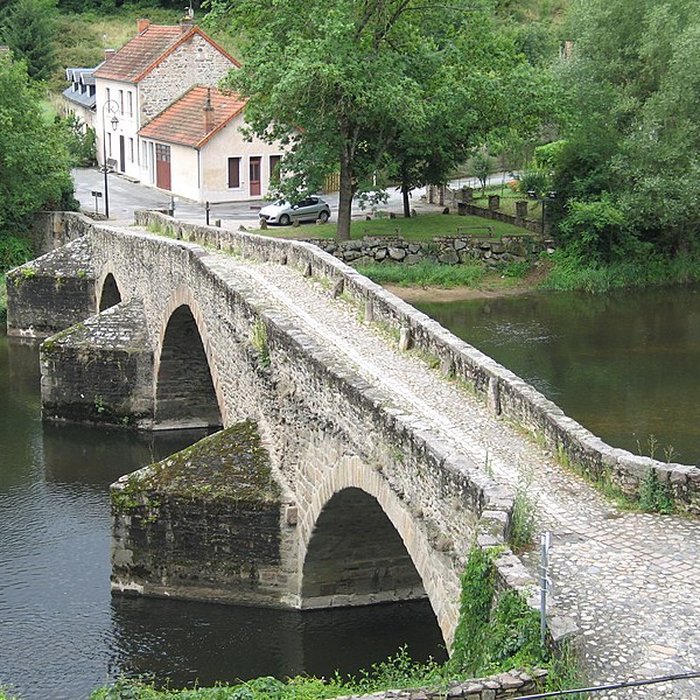 Photo de Vieux pont sur la Sioule à Menat