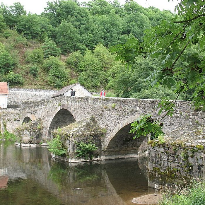 Photo de Vieux pont sur la Sioule à Menat
