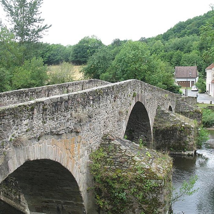 Photo de Vieux pont sur la Sioule à Menat