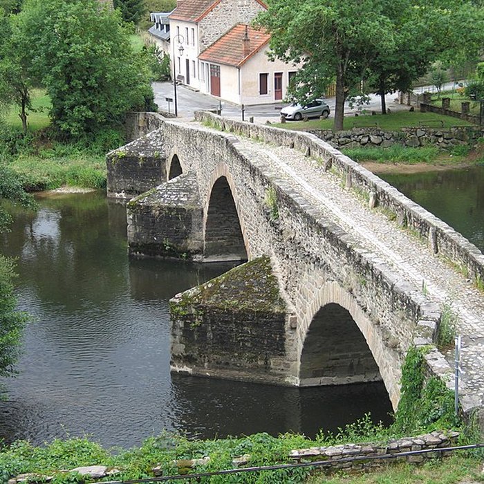 Photo de Vieux pont sur la Sioule à Menat