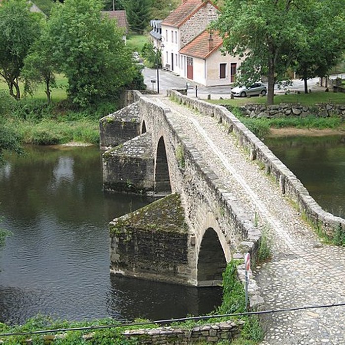 Photo de Vieux pont sur la Sioule à Menat