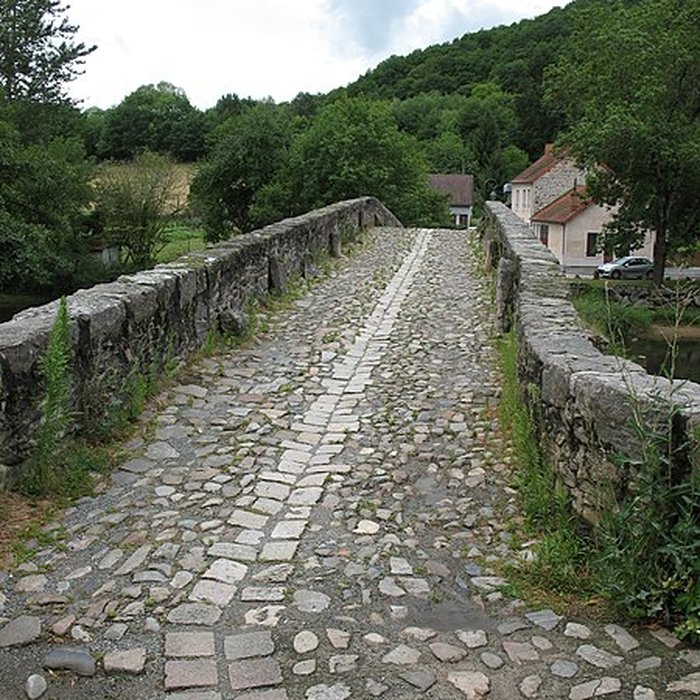Photo de Vieux pont sur la Sioule à Menat