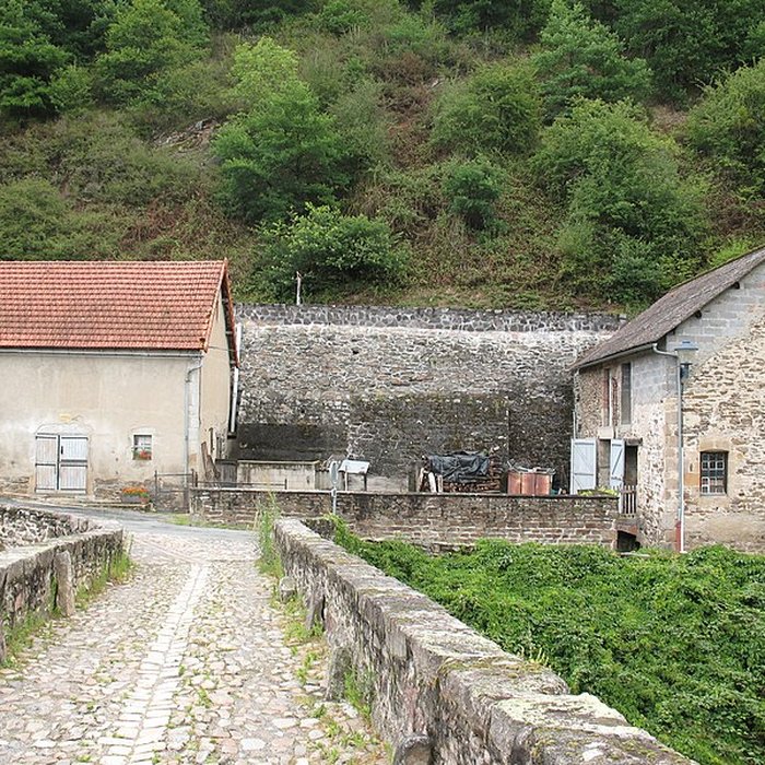 Photo de Vieux pont sur la Sioule à Menat