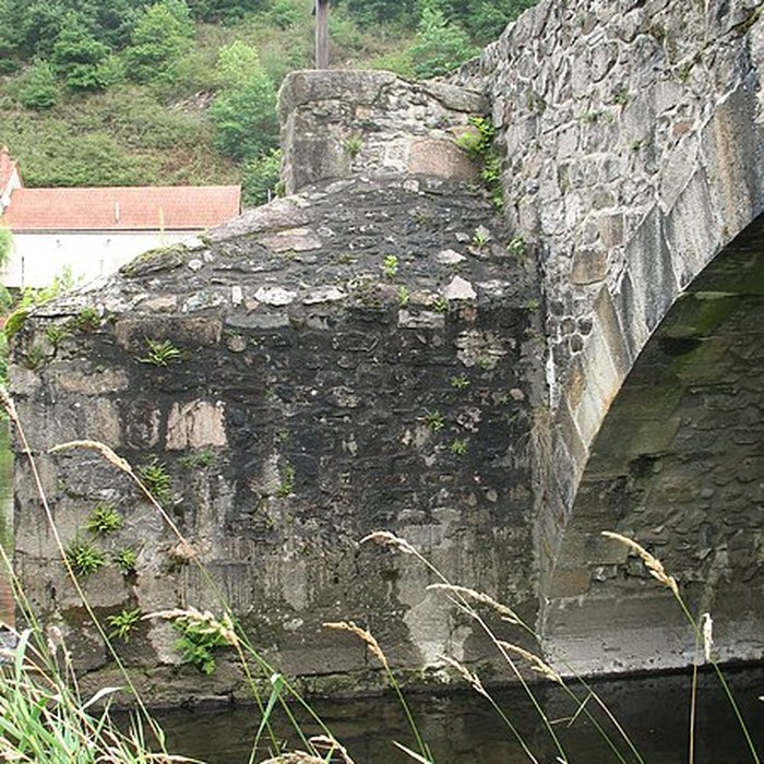Photo de Vieux pont sur la Sioule à Menat