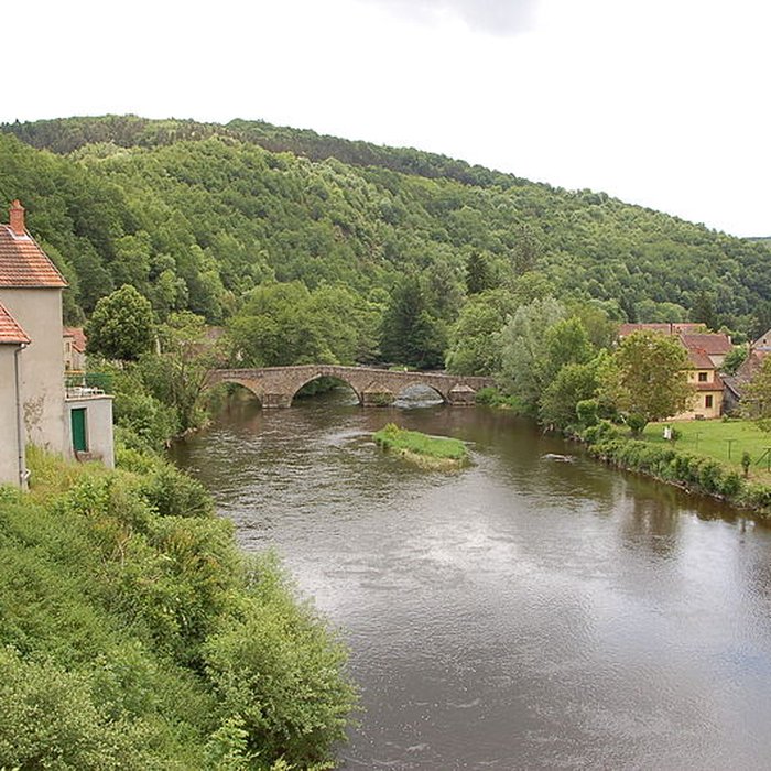 Photo de Vieux pont sur la Sioule à Menat
