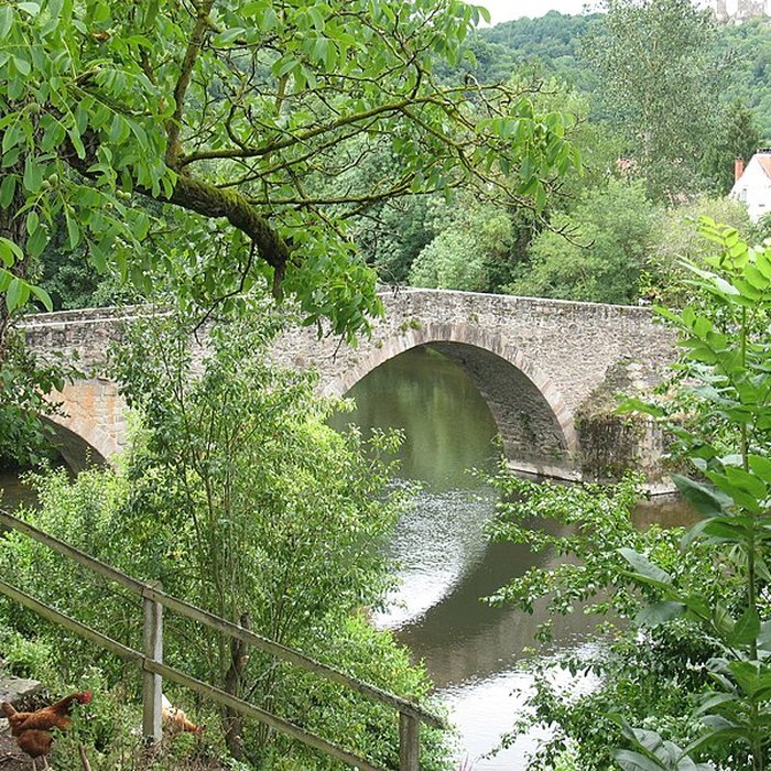 Photo de Vieux pont sur la Sioule à Menat