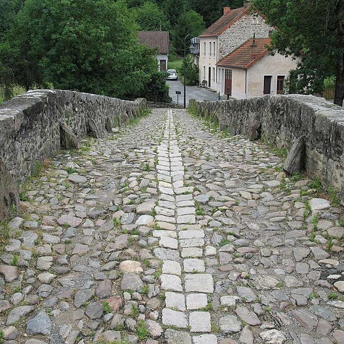Photo de Vieux pont sur la Sioule à Menat