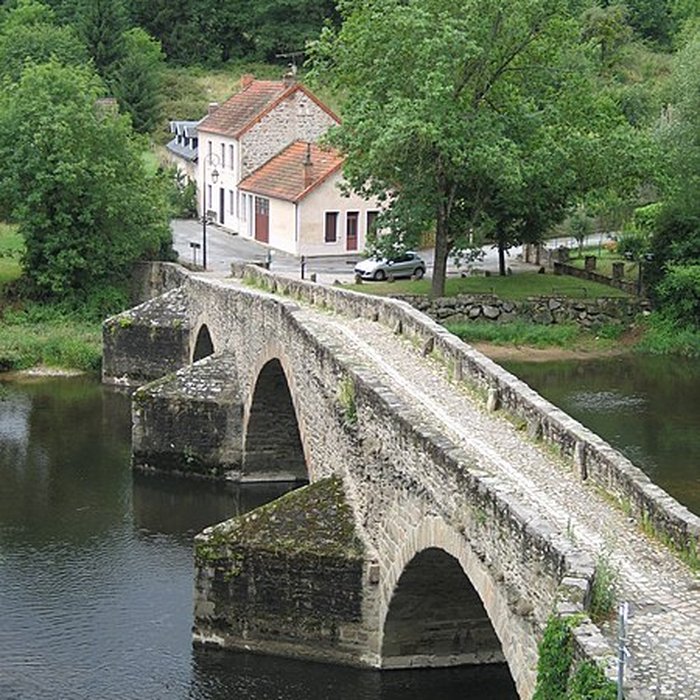 Photo de Vieux pont sur la Sioule à Menat