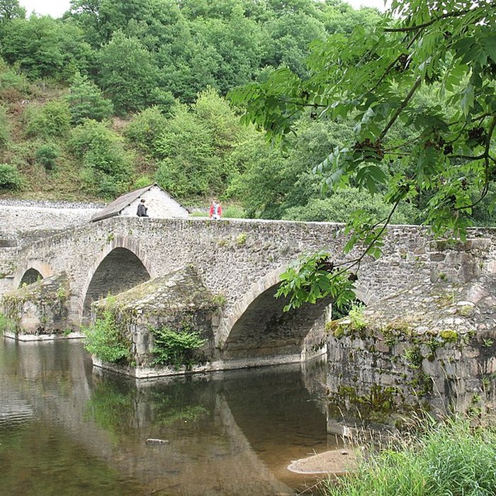 Photo de Vieux pont sur la Sioule à Menat