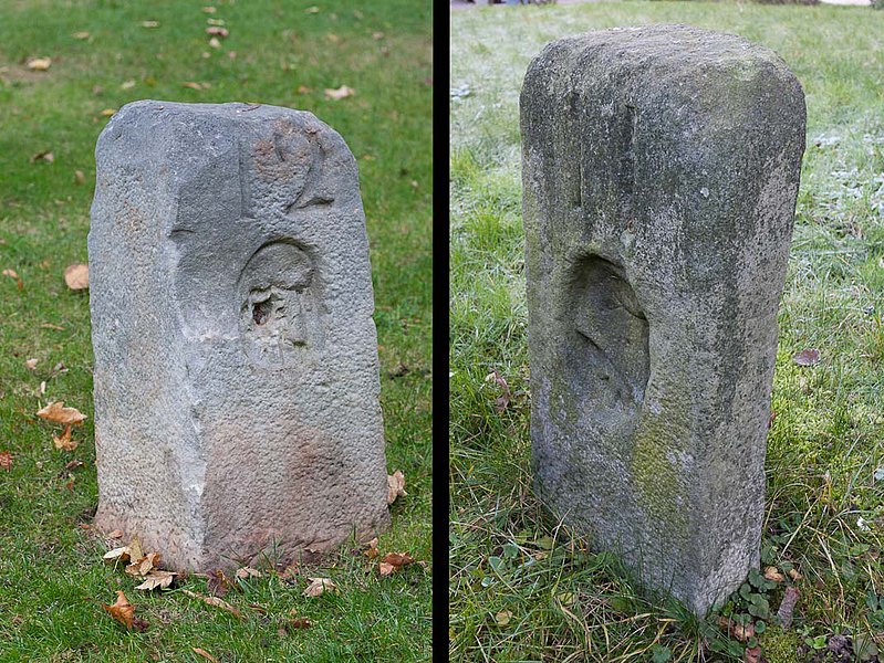 Photo de 2 Bornes à bonnet phrygien de Viry-Châtillon
