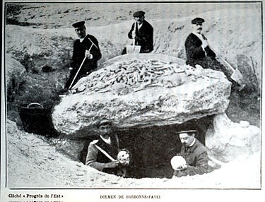 Photo de Dolmen sous tumulus à Barbonne-Fayel