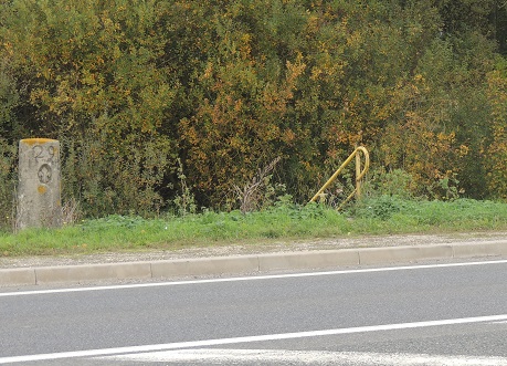 Photo de 3 Bornes fleurdelysée de Grandpuits-Bailly-Carrois